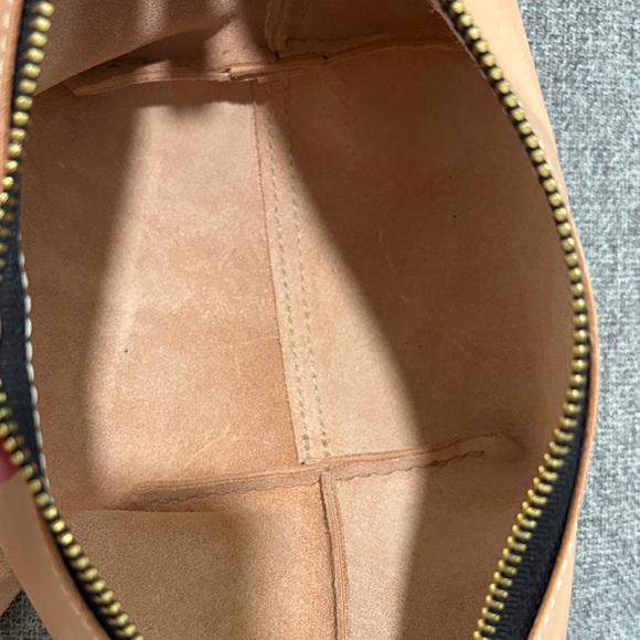 Clark Morelia Small Sidecar Natural Leather Crossbody Bag will patina - Picture 3 of 3